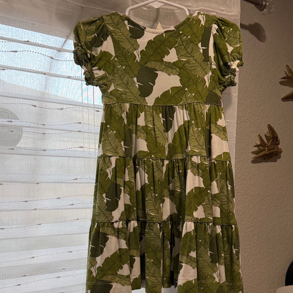 Kate Quinn Green and White Leaf Pattern Dress - Picture 3 of 4